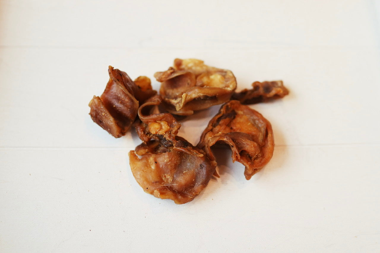 Schweineohrstückchen - ein toller knackiger Snack für kleinere Hunde oder als Leckerchen