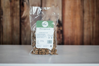 Unser Heringssnack für Hunde in einfacher, zu 100% recycelbarer Verpackung.