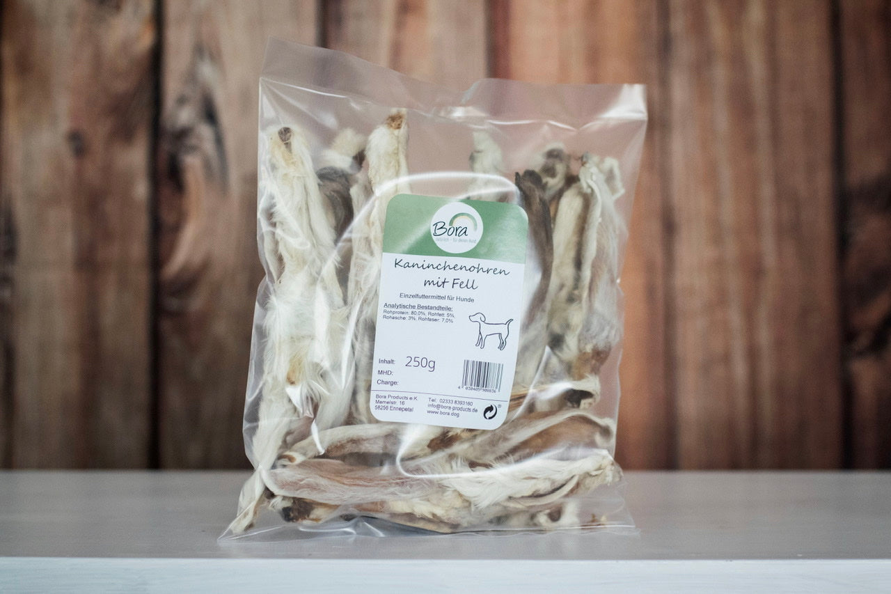 Kaninchenohren mit Fell für Hunde in unserer einfachen, zu 100% recycelbaren Verpackung