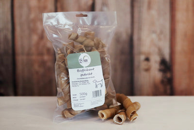 Unsere gedrehte Büffelhaut für Hunde in der Verpackung
