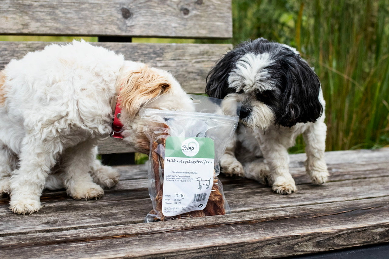 Unsere Hühnerfiletstreifen für Hunde in einfacher, recycelbarer Verpackung