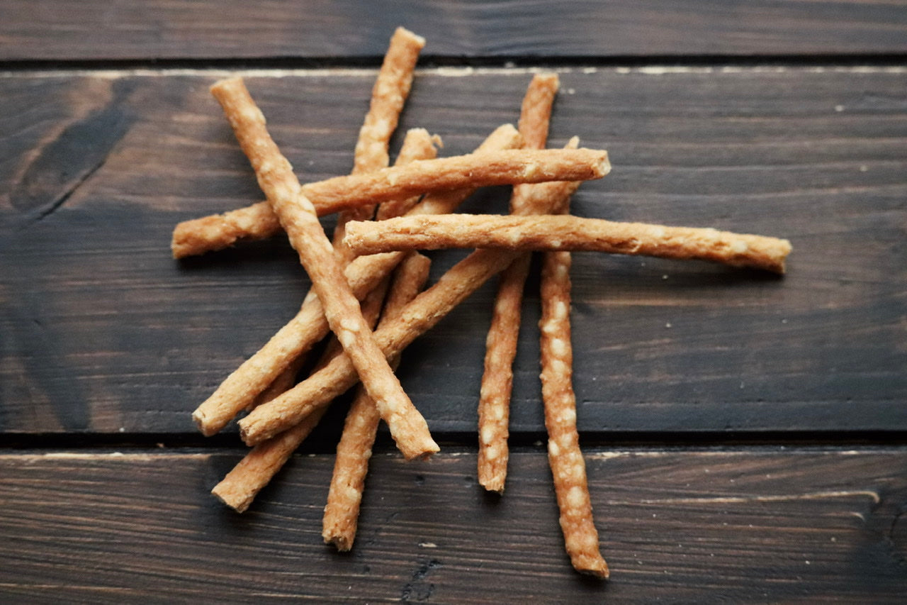 Hähnchen-Reis-Stickies - Ein weicher Snack für große und kleine Hunde